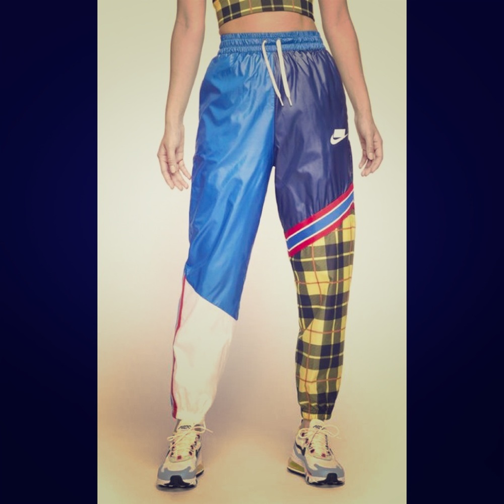 Nike NSW, women’s woven plaid pants NWT